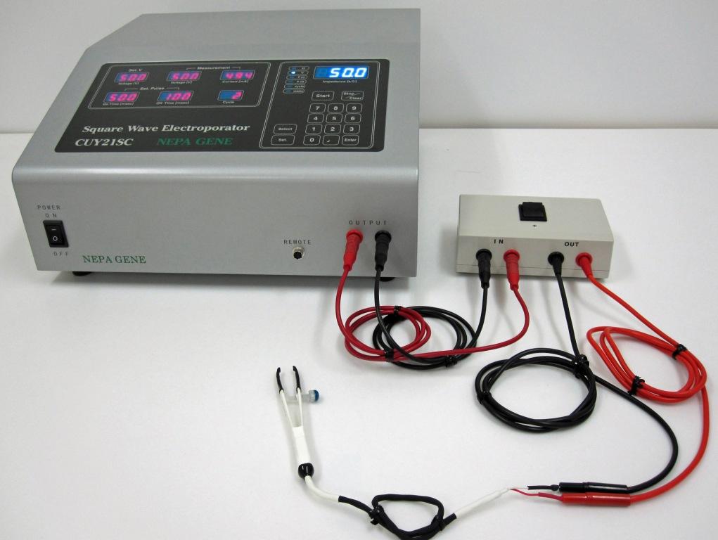 CU902 Setup for the CUY21SC Electroporator and a tweezer electrode